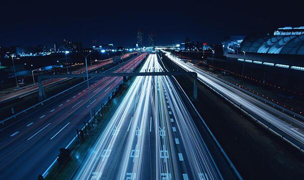 车水马龙中的生肖智慧与哲理