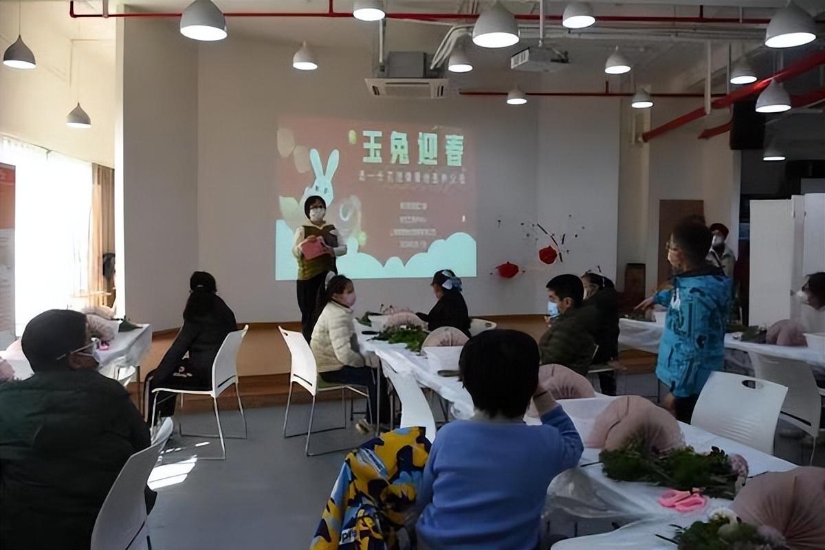 彩绘斑斓，揭秘五颜六色背后的生肖奥秘