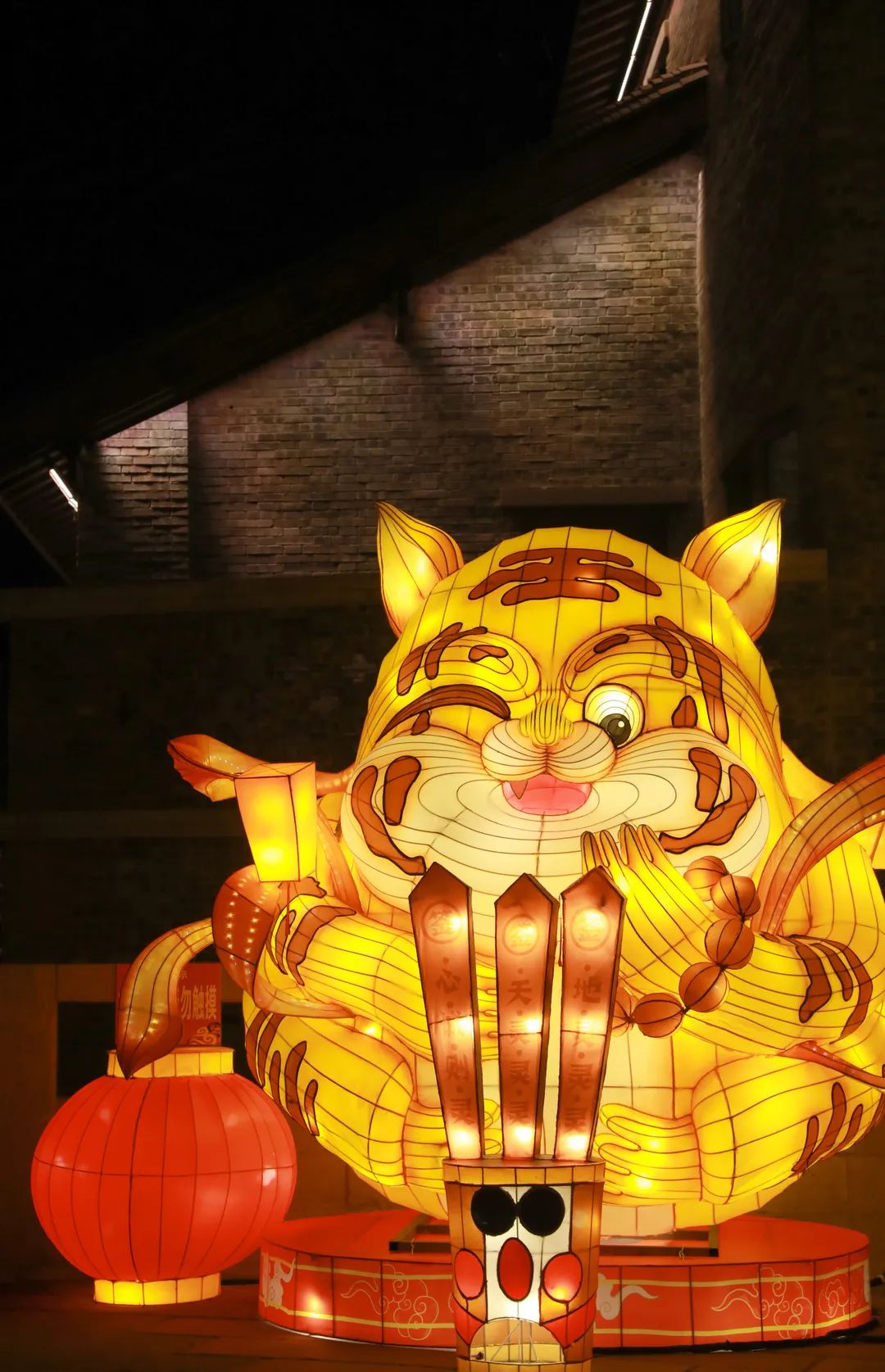 凄凉打一生肖，兔—月宫孤影的深度解析与文化寓意