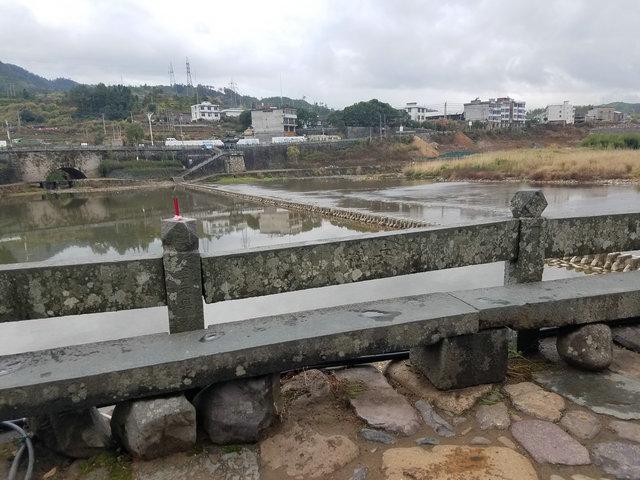 一人举杆舞打一生肖、佩服作答落实解释